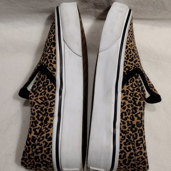 🌎 Vans || Classic Slip-On Sneaker - Picture 5 of 8